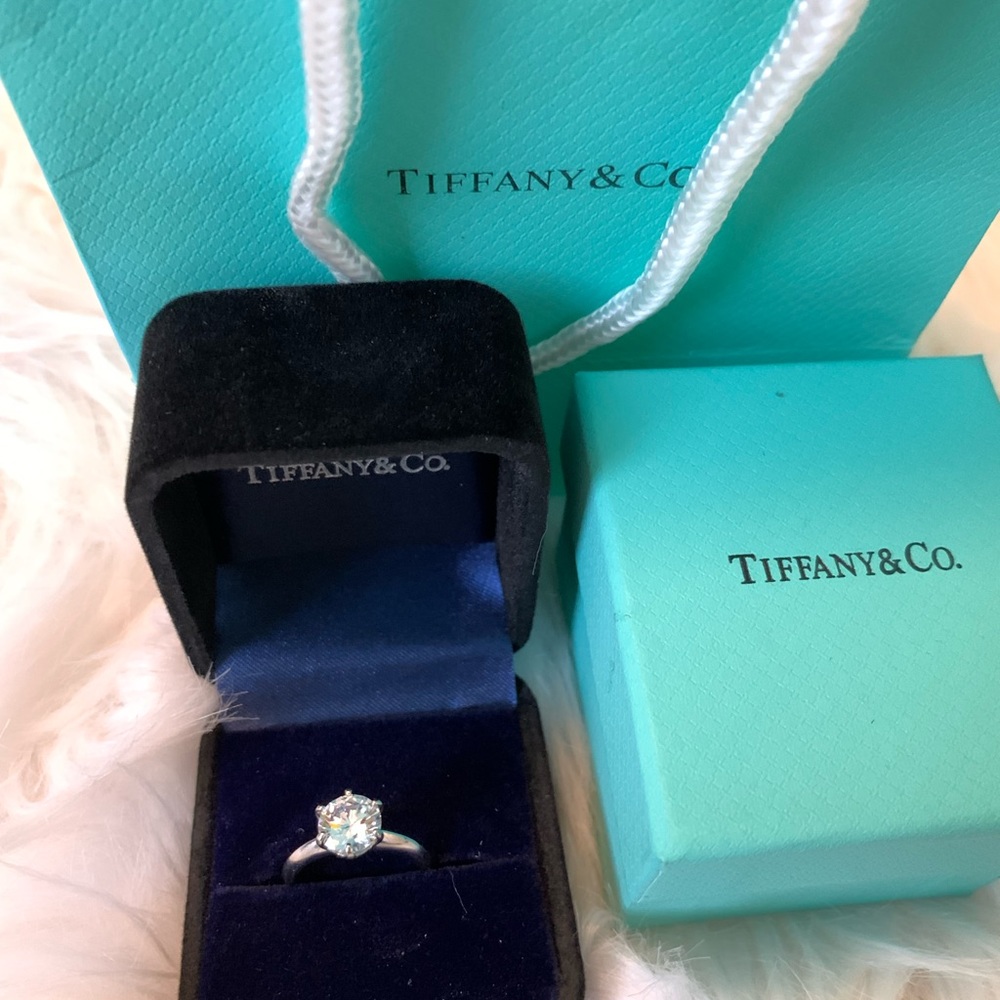 Beautiful 2 carat solitaire Mossainite design inspired